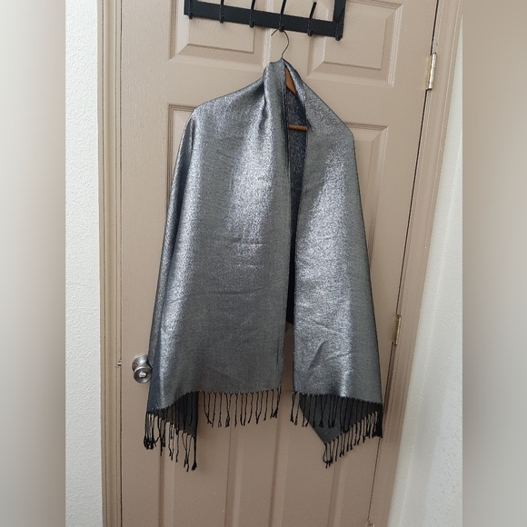 CHARMING CHARLIE METTALIC SCARF - Picture 1 of 3